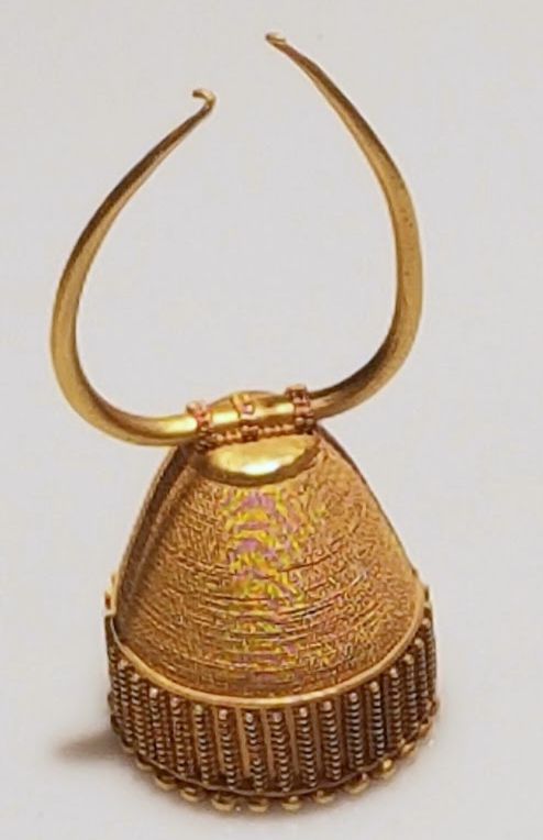 Gold jewellery from Saruq Al-Hadid